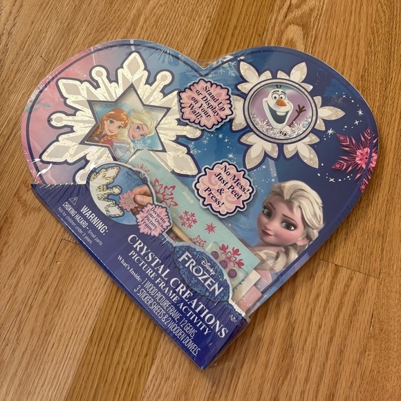 Anna, Elsa, and Olaf Crystal Creations HEART PICTURE FRAME ACTIVITY KIT Frozen - Picture 2 of 8